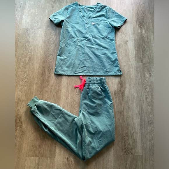 figs hydrogreen high waist zamora jogger XXS TALL + Catarina Top XS scrub set